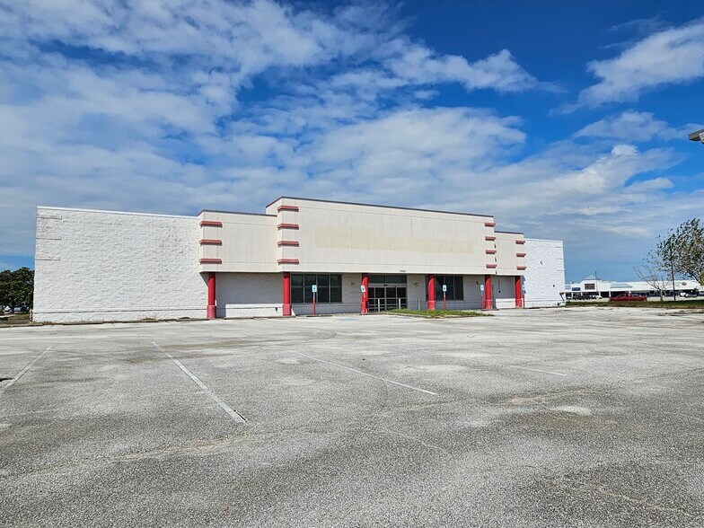 Primary Photo Of 9550 Emmett F Lowry Expy, Texas City Freestanding For Sale