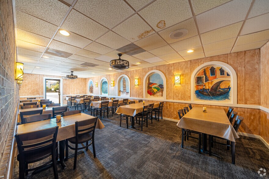 More Photos Of 7680 Grand Ave, Gurnee Restaurant For Sale