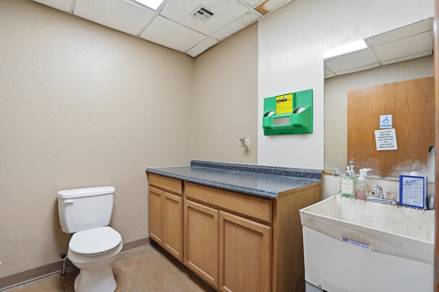 More Photos Of 14220 S Meridian Ave, Oklahoma City Warehouse For Sale
