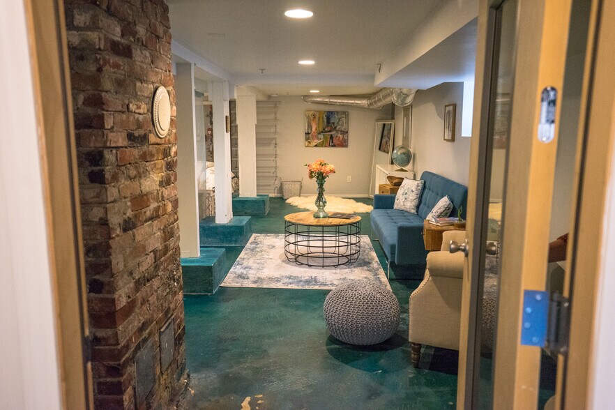 More Photos Of 5011 NE 13th Ave, Portland Office For Sale