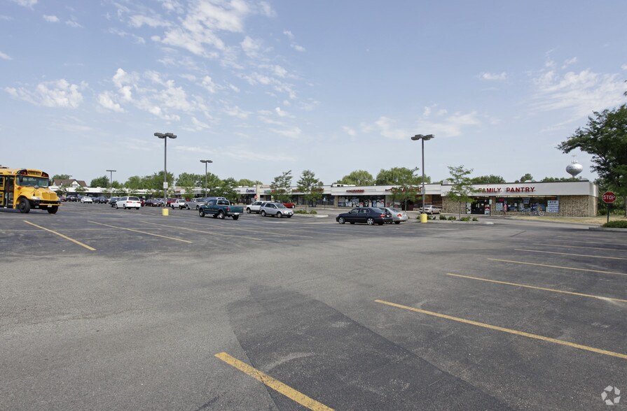 Primary Photo Of 1710-1772 W Algonquin Rd, Schaumburg Unknown For Lease