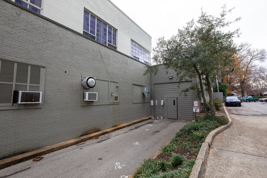 More Photos Of 1495-1511 Union Ave, Memphis Storefront Retail Office For Sale