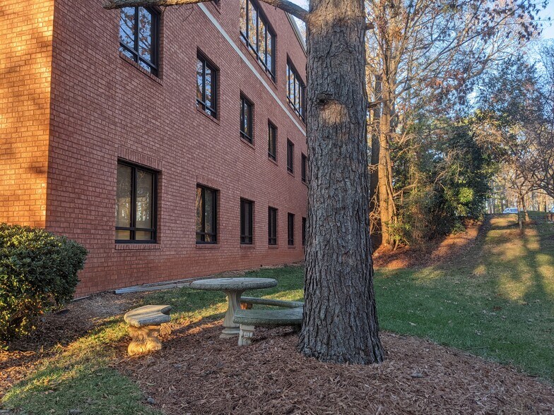 More Photos Of 8024 Glenwood Ave, Raleigh Coworking Space
