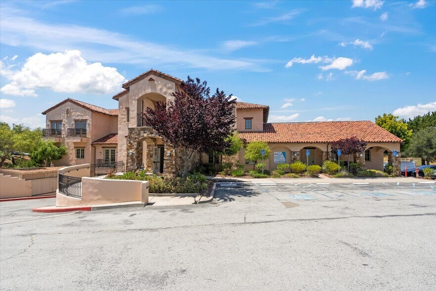 More Photos Of 10 Harris Ct, Monterey Medical For Sale