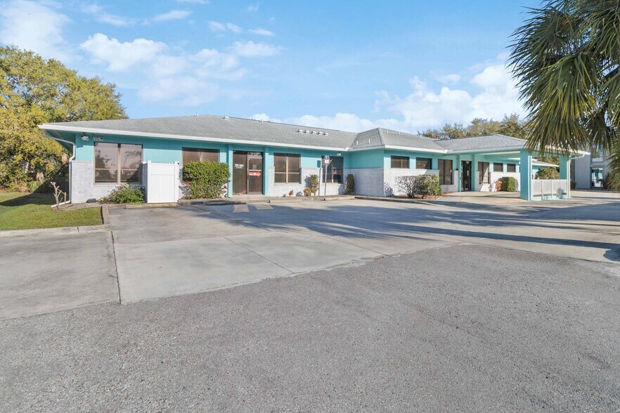 More Photos Of 7157-7159 Curtiss Ave, Sarasota Medical For Sale
