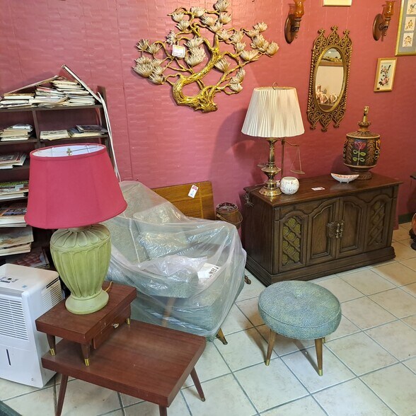 More Photos Of 1003 W 3rd St, Alliance Freestanding For Sale