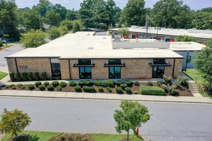 More Photos Of 556 Perry Ave, Greenville Office For Lease
