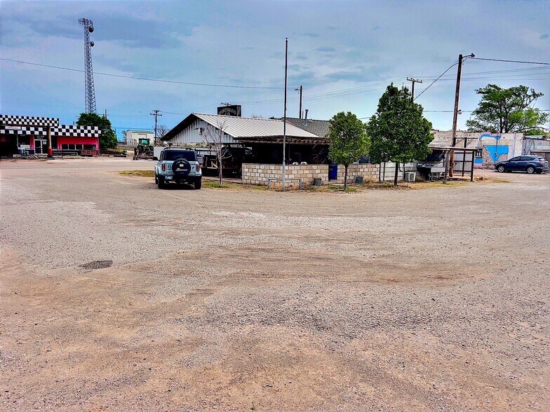 More Photos Of 413 W Broadway St, Hollis Hotel For Sale