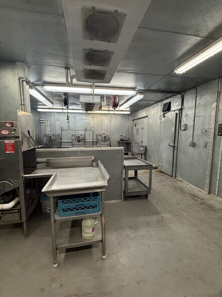 More Photos Of 4008 E 10th Ave, Tampa Warehouse For Lease