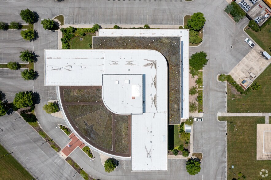 More Photos Of 201 Resting Tree Dr, Bristol Office For Lease