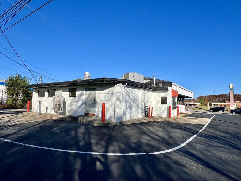 More Photos Of 2835 Washtenaw Ave, Ypsilanti Restaurant For Lease