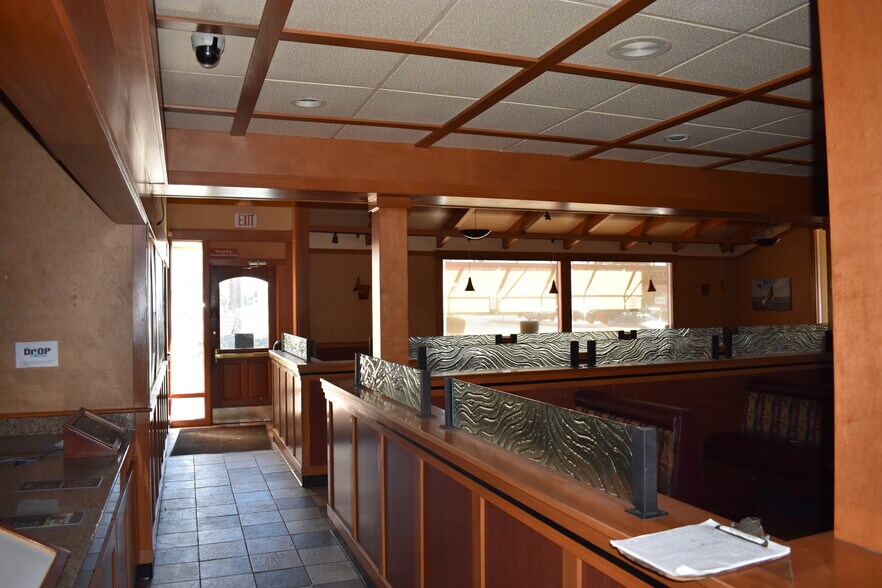 More Photos Of 44430 20th St W, Lancaster Restaurant For Lease