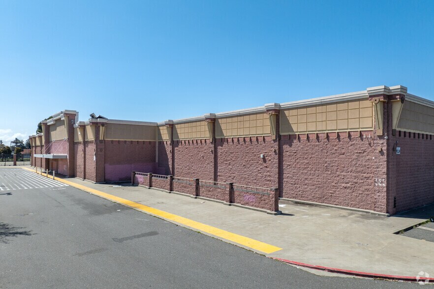 Primary Photo Of 8400 Edgewater Dr, Oakland Unknown For Lease