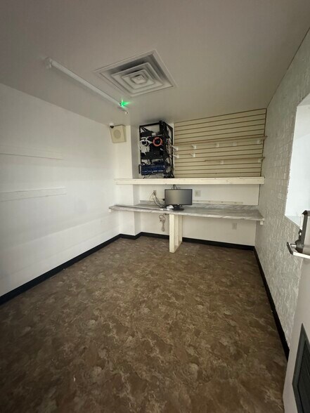 More Photos Of 109 E Clark St, La Plata Freestanding For Lease