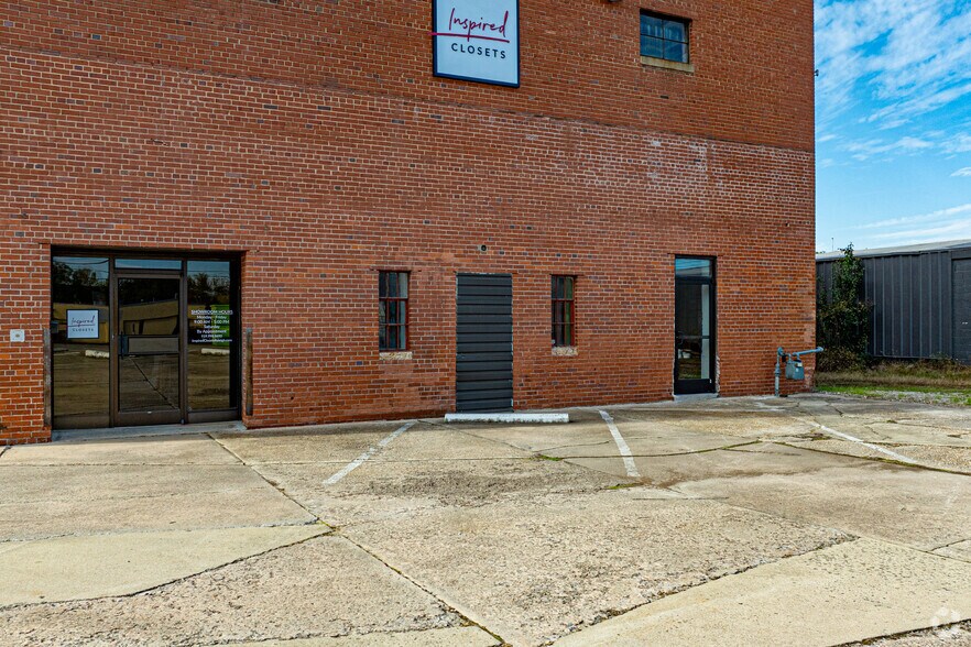 More Photos Of 810 Ramseur St, Durham Warehouse For Lease