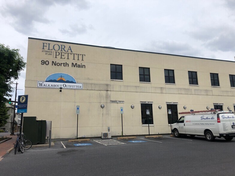 More Photos Of 90 N Main St, Harrisonburg Office For Sale