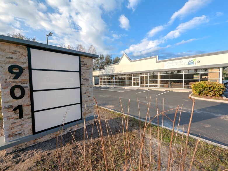 Primary Photo Of 901 N Missouri Ave, Largo Freestanding For Lease