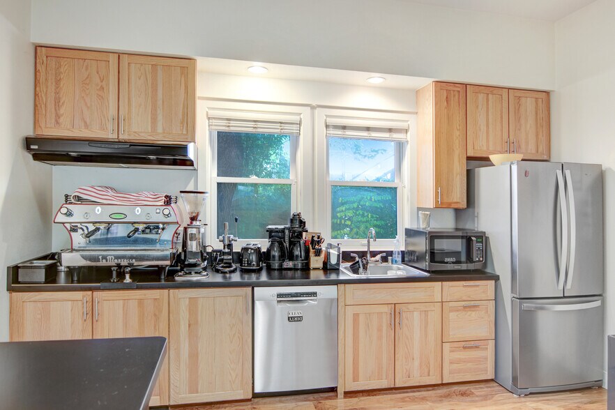 More Photos Of 561-589 1st St W, Sonoma Loft Creative Space For Lease