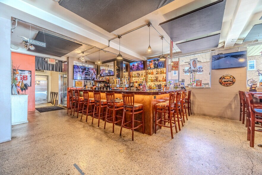 More Photos Of 201 W Commercial St, Lebanon Office For Sale