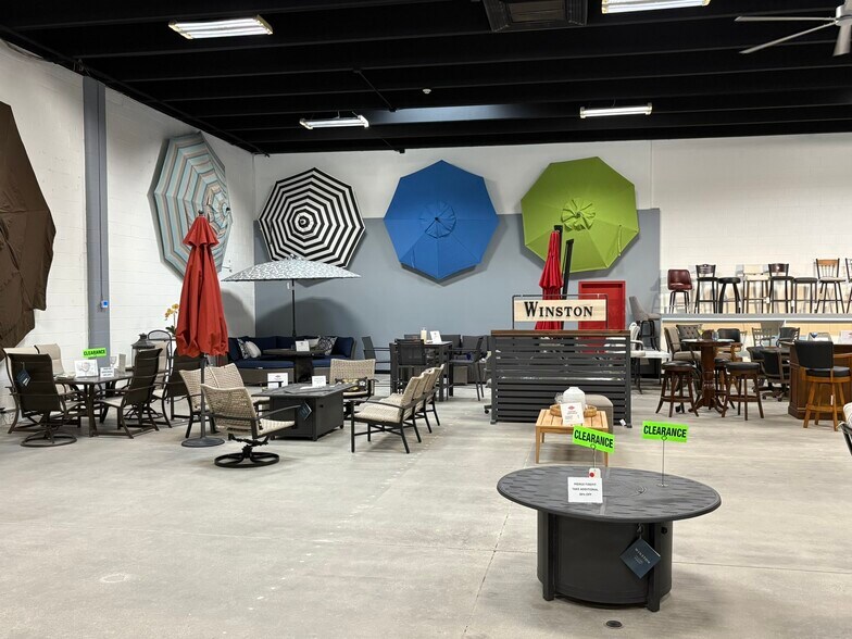 More Photos Of 19355 W Bluemound Rd, Brookfield Freestanding For Sale