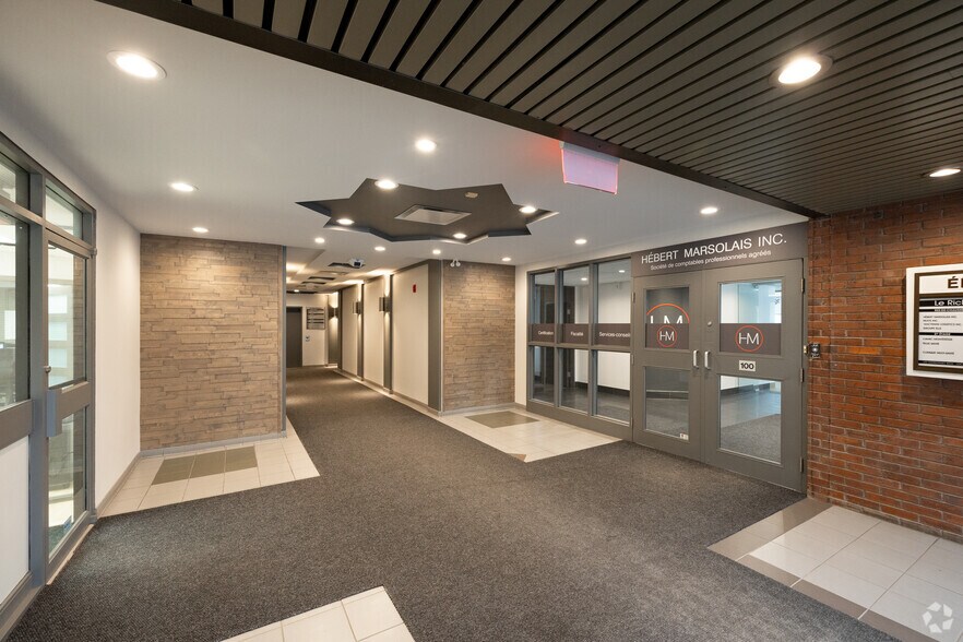 More Photos Of 370 Ch de Chambly, Longueuil Office For Lease