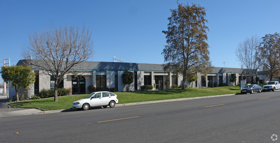 Primary Photo Of 28170 Avenue Crocker, Valencia Manufacturing For Lease