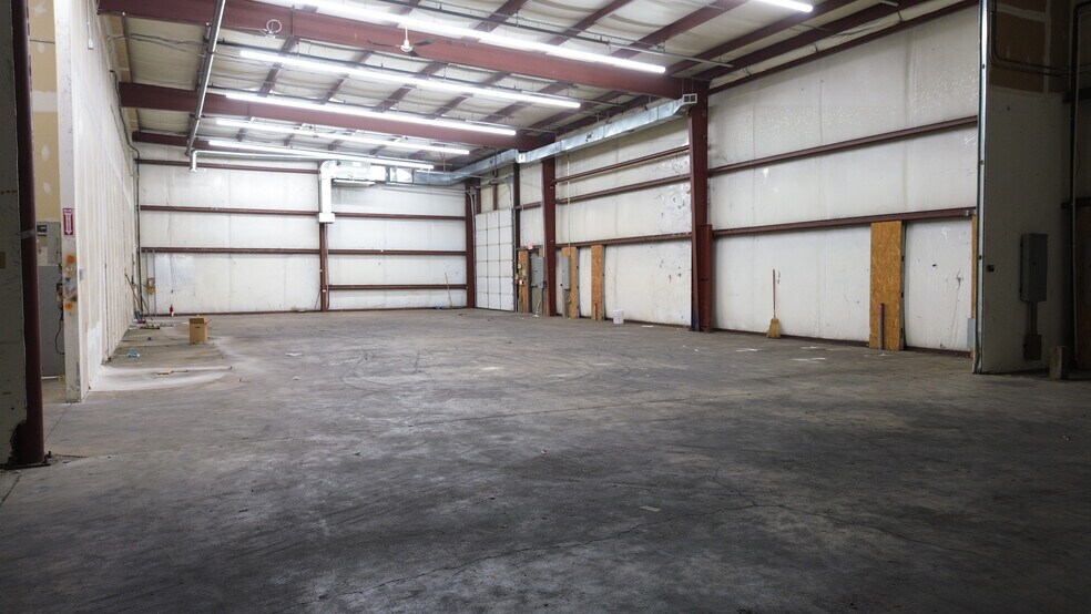 Primary Photo Of 44180 Airport View Dr, Hollywood Warehouse For Lease