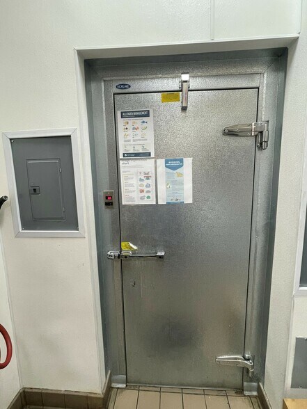 More Photos Of 13029-13039 S La Grange Rd, Palos Park General Retail For Lease