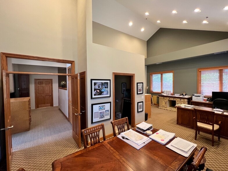 More Photos Of 460 Briargate Dr, South Elgin Medical For Sale