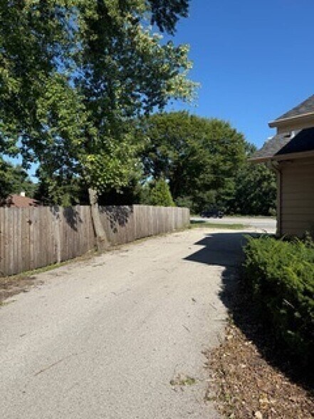 More Photos Of 1815 Dundee Rd, Northbrook Storefront Retail Office For Sale