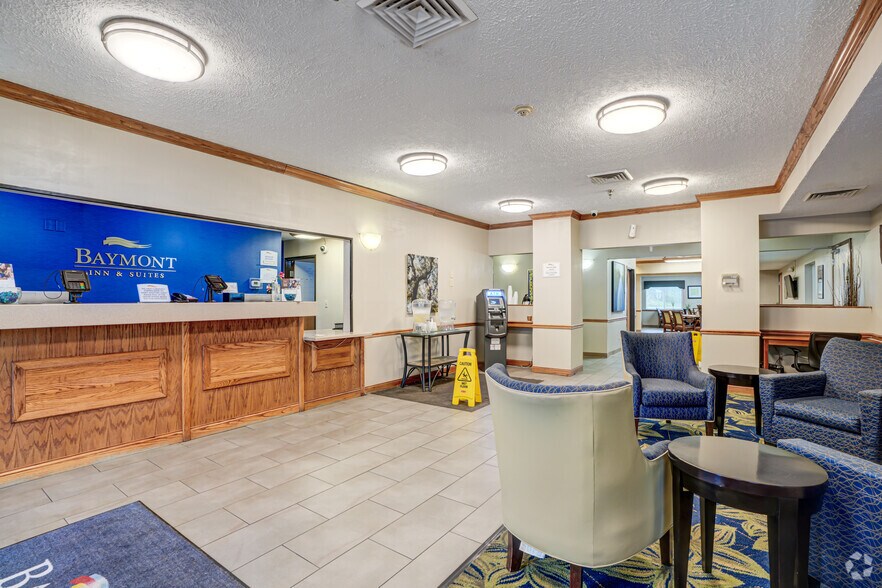 More Photos Of 2285 Washington St, Galesburg Hotel For Sale