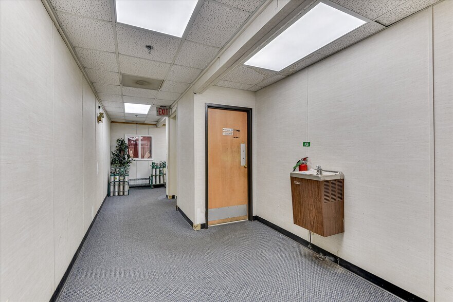 More Photos Of 1089 Augusta Rd, Warrenville Office For Sale