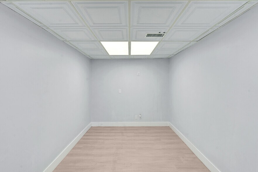 More Photos Of 6240-6244 Miramar Pky, Miramar Medical For Lease