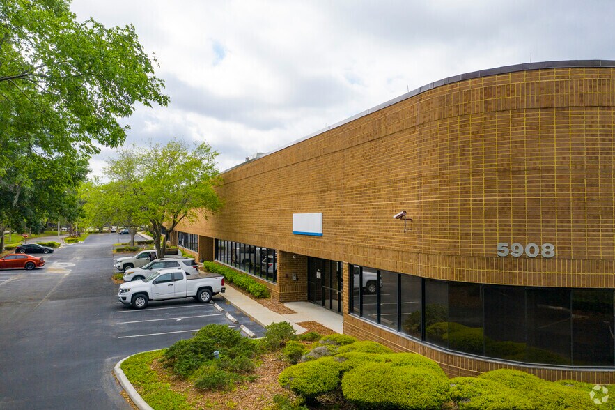 More Photos Of 5909 Hampton Oaks Pky, Tampa Unknown For Lease