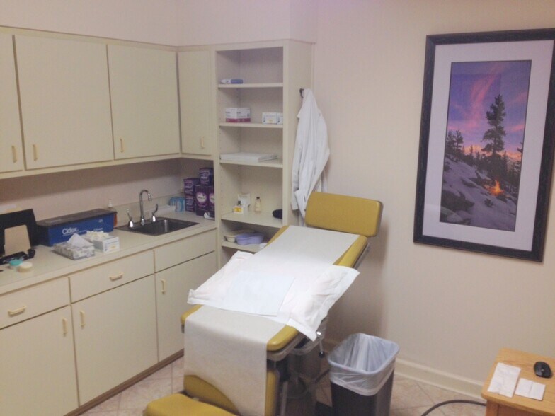 More Photos Of 3226 Hampton Ave, Brunswick Medical For Sale