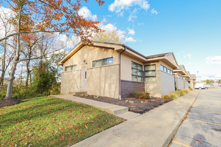 More Photos Of 1075 Waterdam Plaza Dr, McMurray Office For Lease