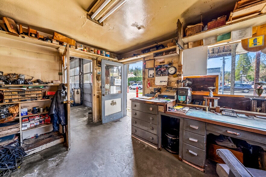 More Photos Of 205 E California St, Jacksonville General Retail For Sale