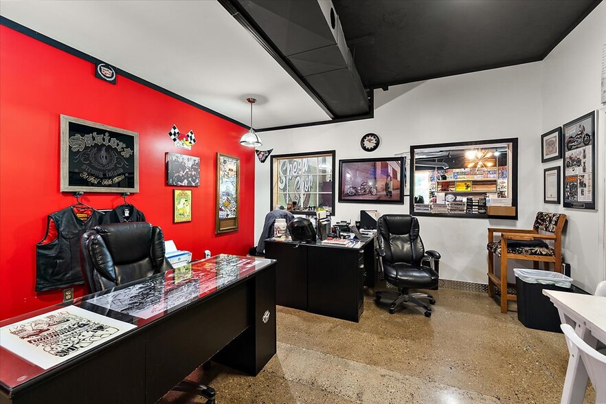 More Photos Of 1357 S Gratiot Ave, Clinton Township Showroom For Sale