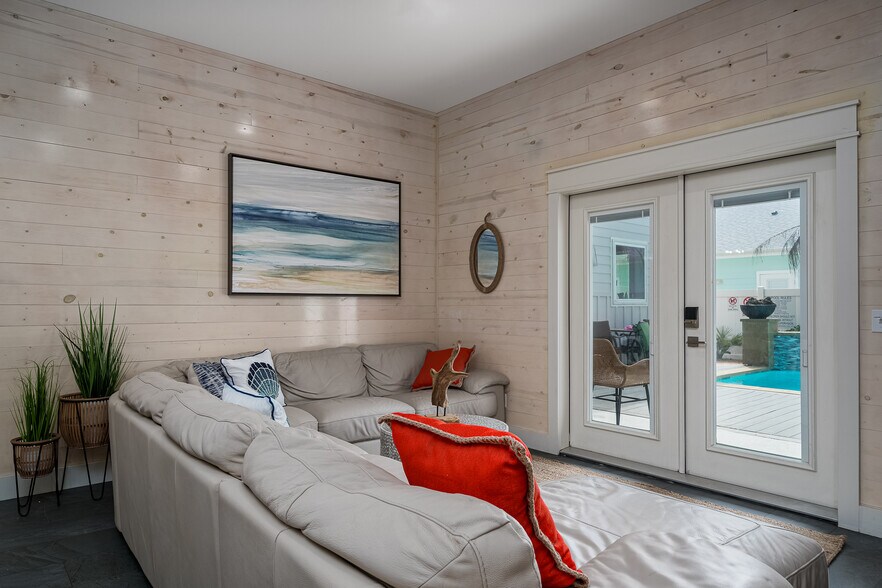 More Photos Of 2821 S 11th St, Port Aransas Multifamily For Sale