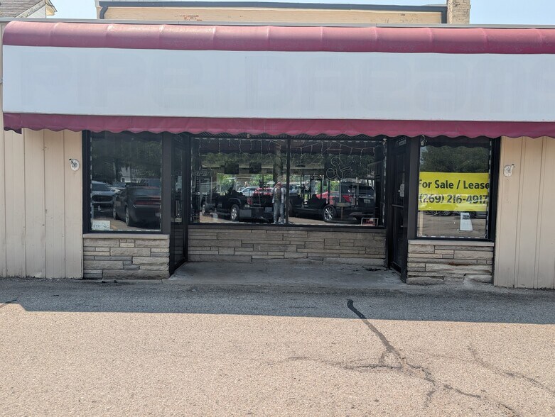 More Photos Of 219 E Michigan Ave, Paw Paw Storefront Retail Residential For Sale