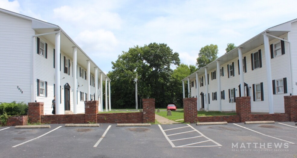 Primary Photo Of 2038-2042 Rockcreek Dr, Bowling Green Apartments For Sale
