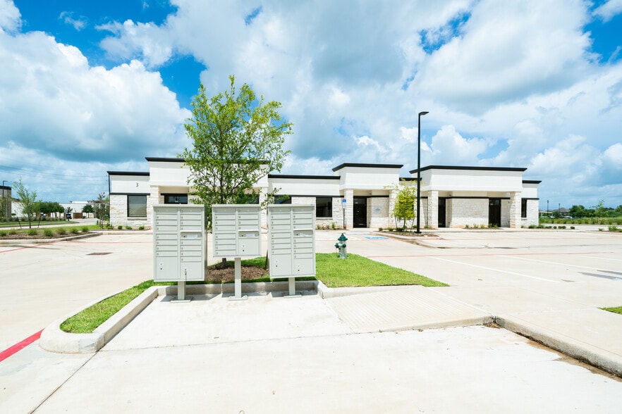 More Photos Of 5501 Cabrera Dr, Sugar Land Unknown For Lease