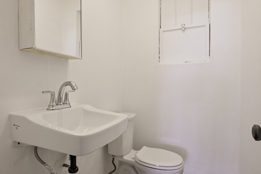 More Photos Of 1005 S St Francis Rd, Santa Fe General Retail For Sale