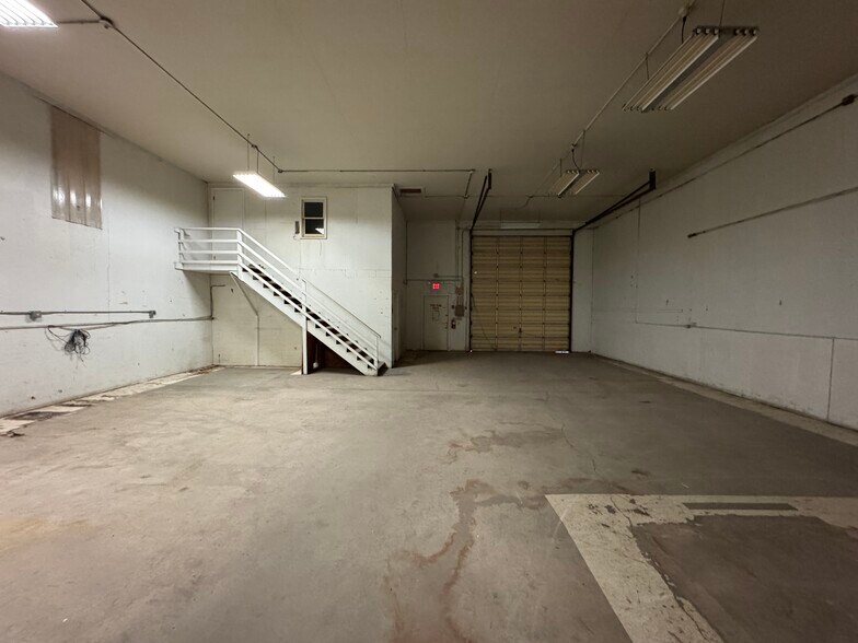 More Photos Of 815 Meridian St, Sault Sainte Marie Distribution For Sale