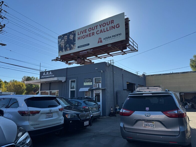 More Photos Of 22802 Oxnard St, Woodland Hills Auto Repair For Sale