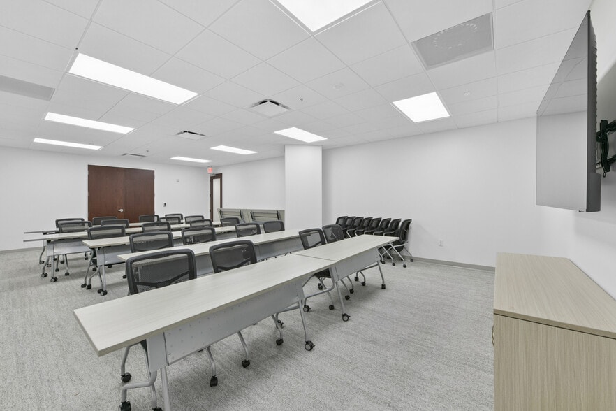 More Photos Of 999-1001 W Yamato Rd, Boca Raton Unknown For Lease