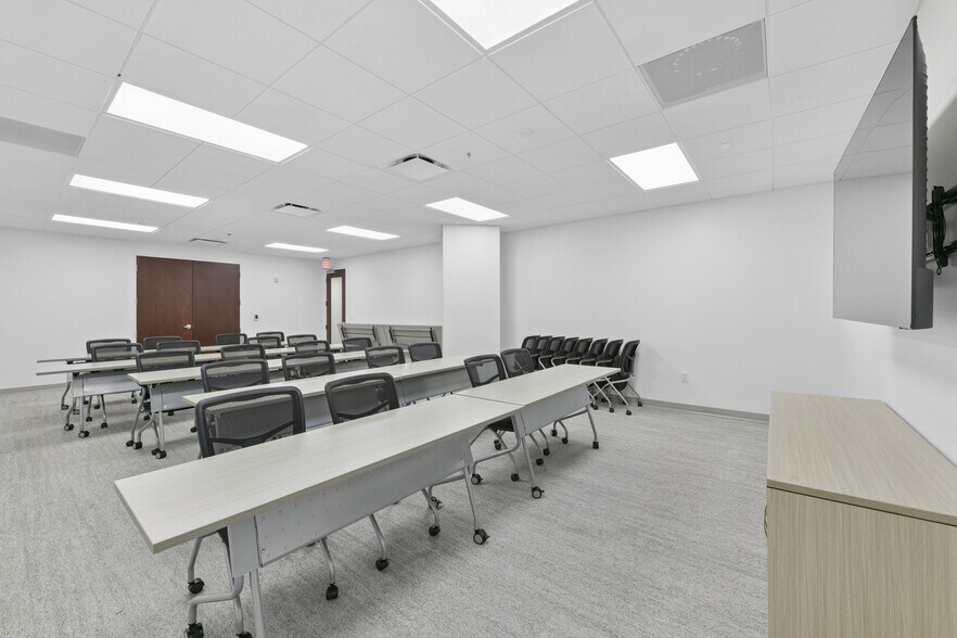 More Photos Of 999-1001 W Yamato Rd, Boca Raton Unknown For Lease