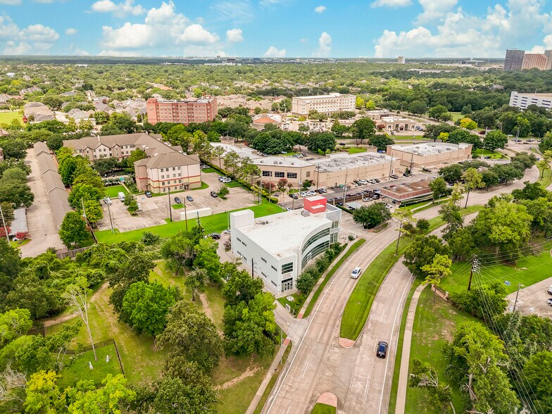 More Photos Of 1140 Enclave Pky, Houston Medical For Sale