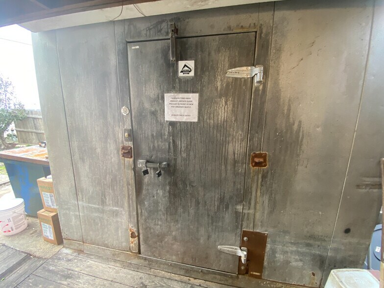 More Photos Of 14442 Solomons Island Rd, Solomons Restaurant For Lease