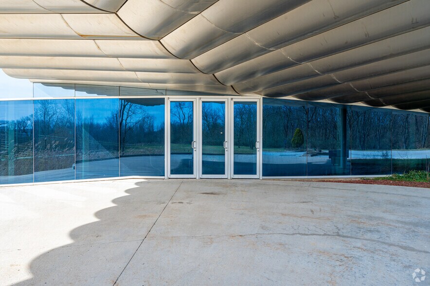 More Photos Of 6561 Lonewolf Dr, South Bend Light Manufacturing For Sale